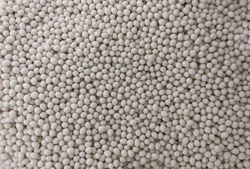 ในอุตสาหกรรมการผลิตเฟอร์นิเจอร์และงานไม้ การเลือกใช้กาวสำหรับเครื่องปิดขอบ (Edge Banding) ถือเป็นหนึ่งในปัจจัยสำคัญที่ส่งผลต่อคุณภาพ ความทนทาน และความสวยงาม