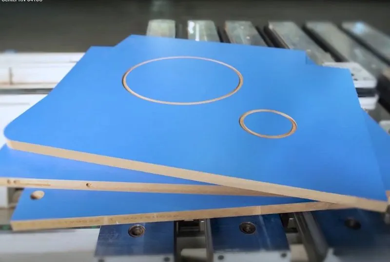 เครื่อง CNC ไม้ หรือ CNC Nesting Machine คือเครื่องจักรที่รวม ความแม่นยำ ความเร็ว ความคุ้มค่า ไว้ในเครื่องเดียว เหมาะสำหรับการผลิตงานไม้ทุกประเภท ทั้งเฟอร์นิเจอร์สั่งทำ เฟอร์นิเจอร์ชุด หรืองานตกแต่งภายใน ด้วยการดูแลรักษาที่เหมาะสม จะสามารถใช้งานได้ต่อเนื่องหลายปี ช่วยลดต้นทุน และเพิ่มกำไรให้กับธุรกิจได้อย่างชัดเจน