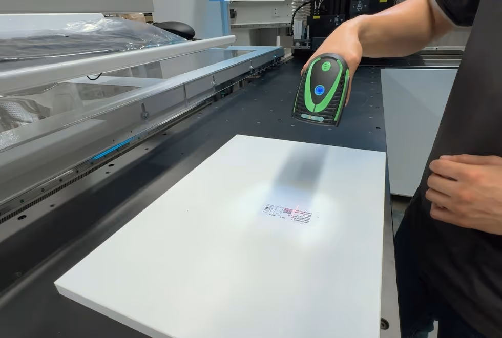 เครื่อง Six-Sided Drilling Machine สามารถทำงานร่วมกับซอฟต์แวร์ออกแบบและจัดการการผลิต