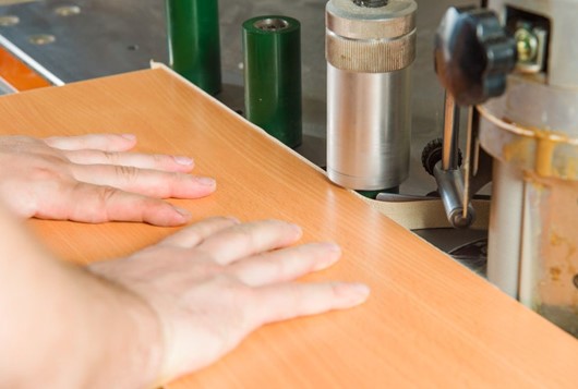 ทำไมเครื่องปิดขอบถึงสำคัญในการผลิตเฟอร์นิเจอร์?