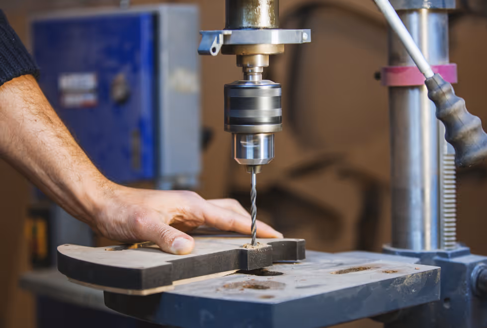 1. สว่านแท่น / เครื่องเจาะหัวเดี่ยว (Single Head Drilling Machine)