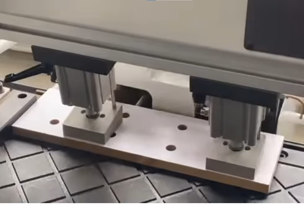 6 . เครื่องเจาะ 6 หน้า (Six-Sided Drilling Machine)